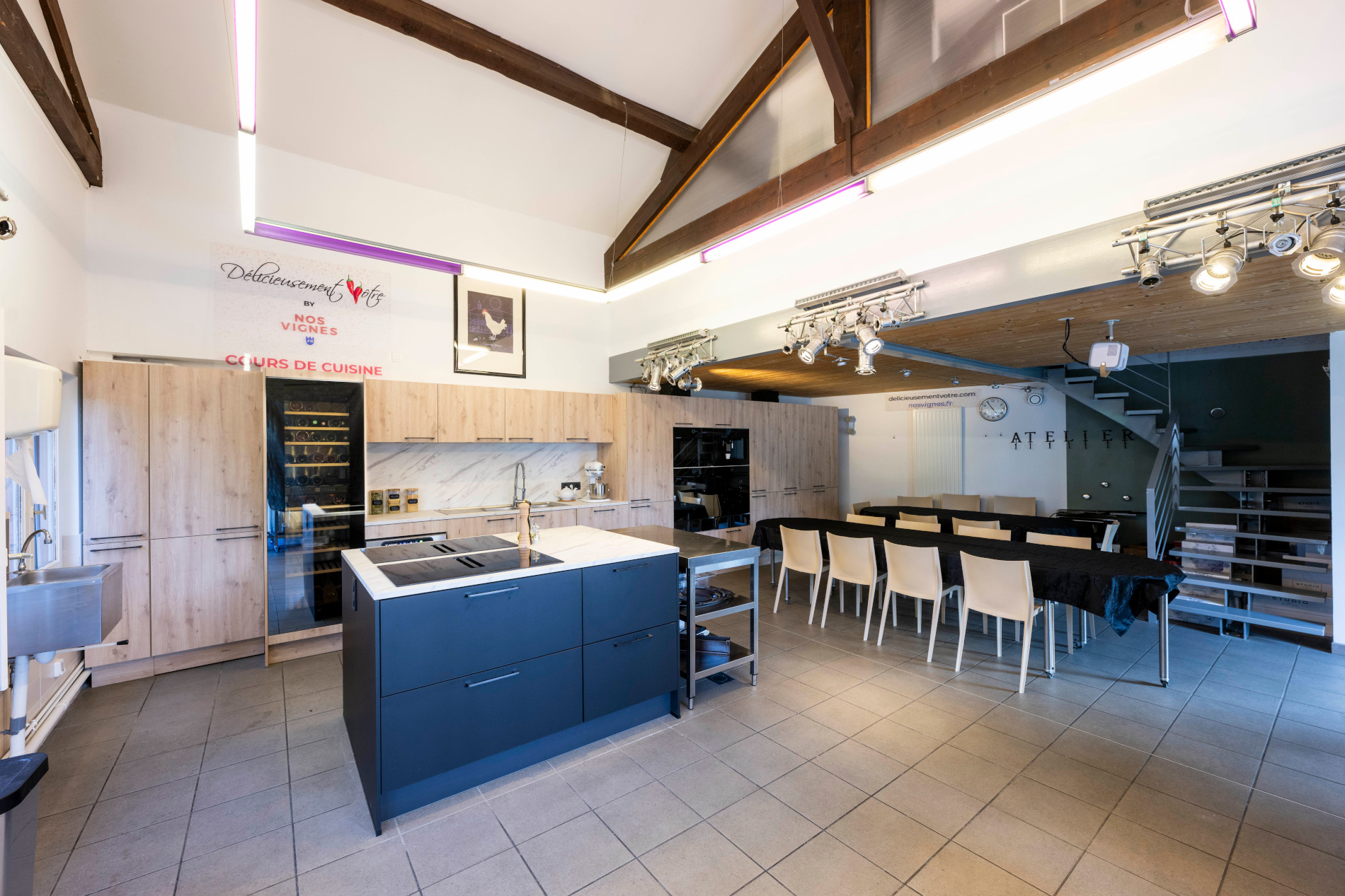 You are currently viewing Quand la cave à vin rencontre l’atelier de cours de cuisine